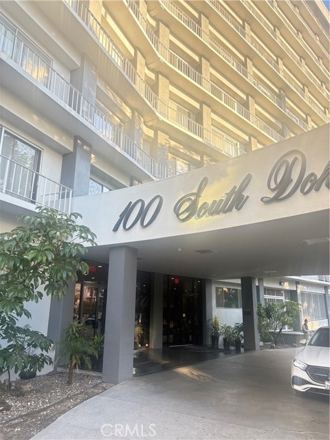 Property photo of 100 S Doheny DR