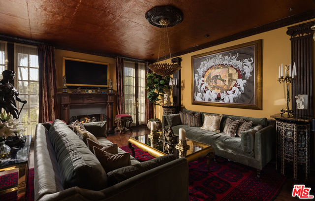 Property photo of 960 N Doheny DR