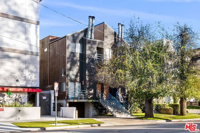 Photo of 4218 Whitsett Av