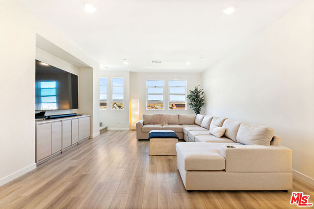 Property photo of 27121 Valley Oak PL