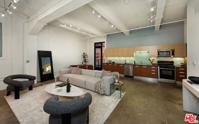 Property photo of 738 S Los Angeles ST
