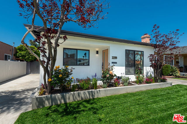 Property photo of 2235 S Mansfield AV