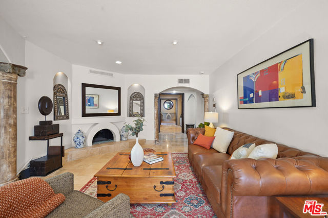 Property photo of 2260 N Cahuenga BL