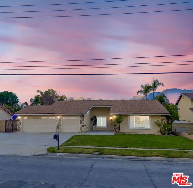 Property photo of 881 W 15th ST