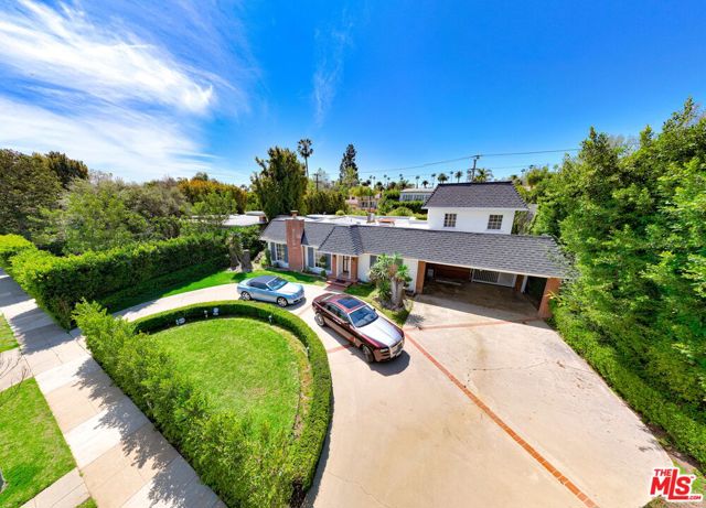 Photo of 525 N Rexford Dr
