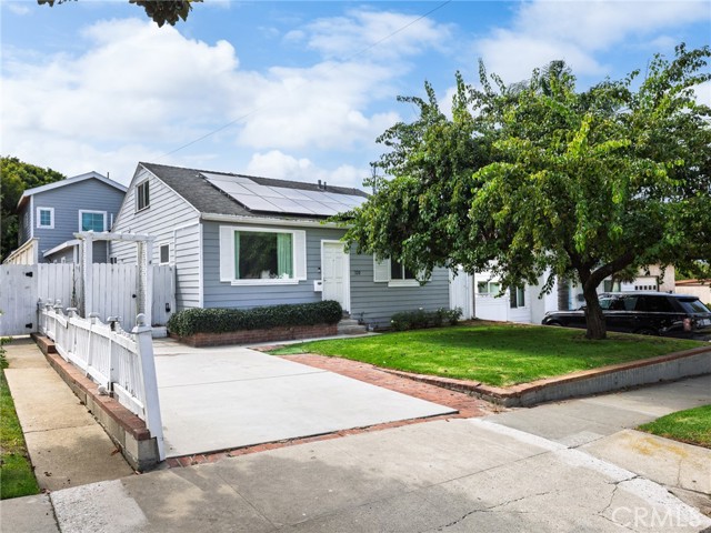 Property photo of 320 E Walnut AV