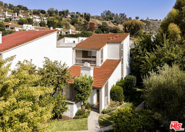 Photo of 17100 Palisades Cr