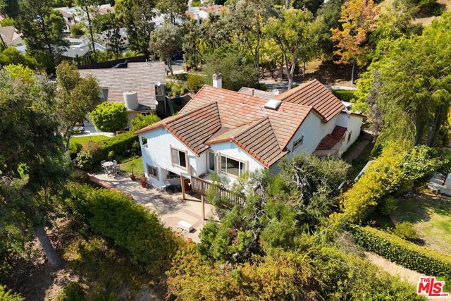 Property photo of 17053 Palisades CR