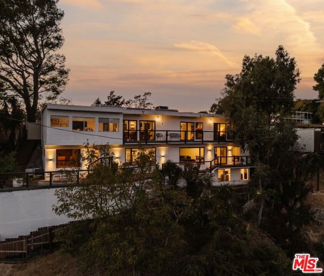 Property photo of 2832 Hollyridge DR