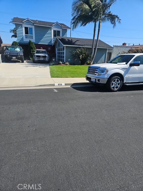 Property photo of 956 E Gladwick ST