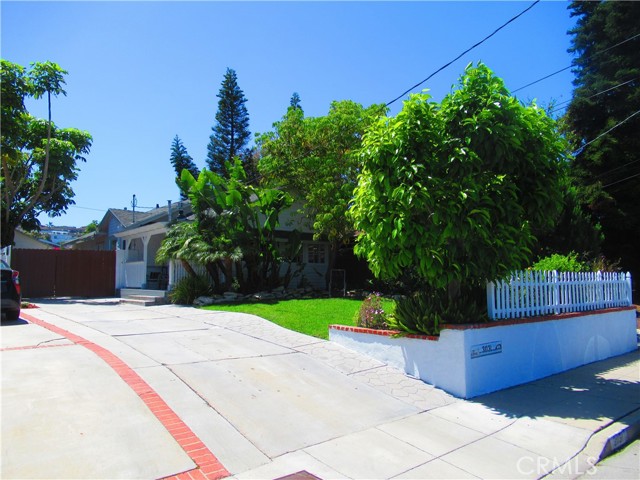 Property photo of 3031 S Denison AV