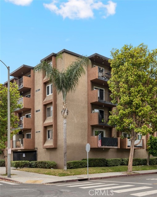 Photo of 460 Golden Av