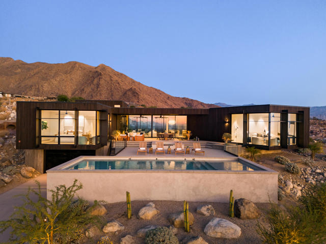 Property photo of 2085 Desert Flower CT