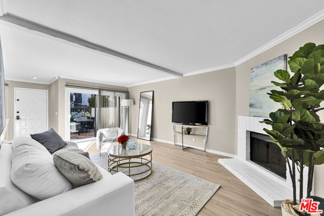 Property photo of 5800 Owensmouth AV