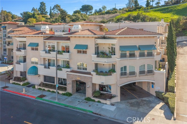 Property photo of 901 Deep Valley Dr