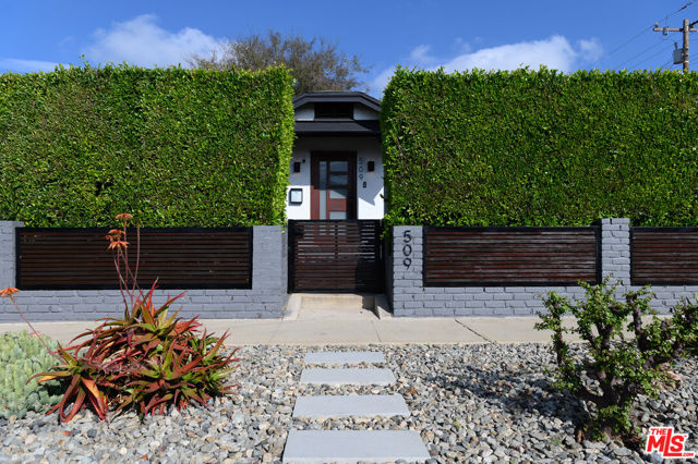 Photo of 509 E Buckthorn St