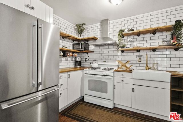 Property photo of 1414 W 54th ST