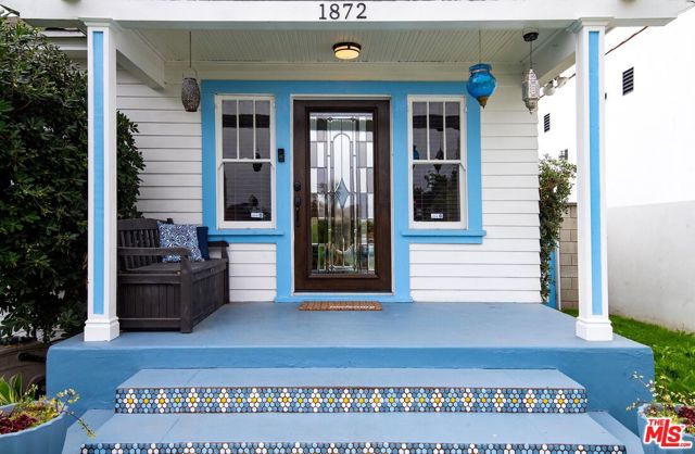 Property photo of 1872 W 38th PL