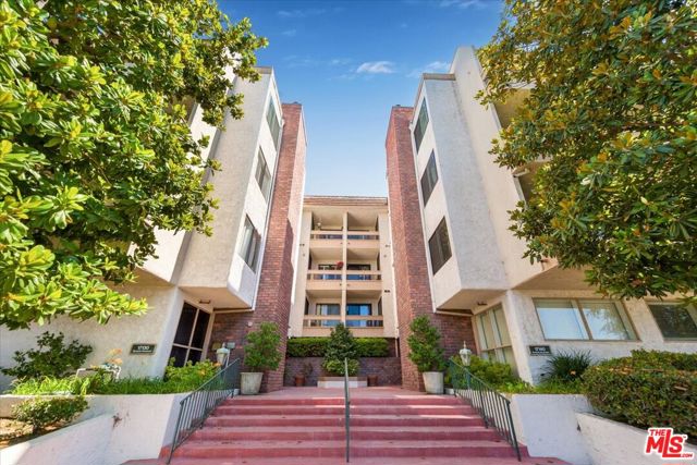 Photo of 17130 Burbank Bl