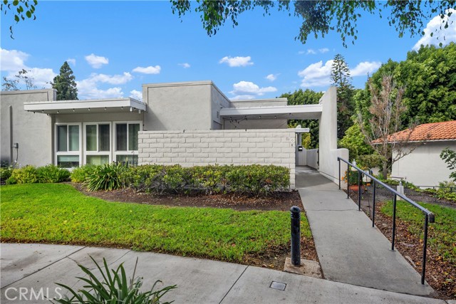 Property photo of 2328 Via Mariposa West
