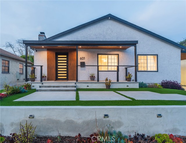 Property photo of 601 W Hillsdale