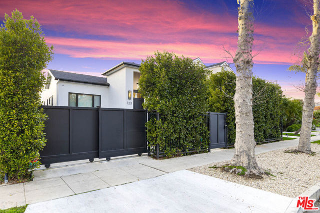 Property photo of 123 S Kilkea DR