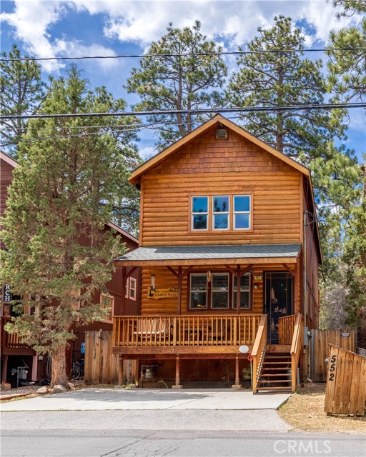 Property photo of 552 Maple LN