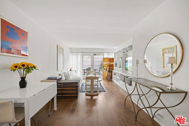Property photo of 1400 N Hayworth AV