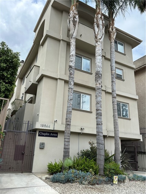 Property photo of 10866 Bluffside DR