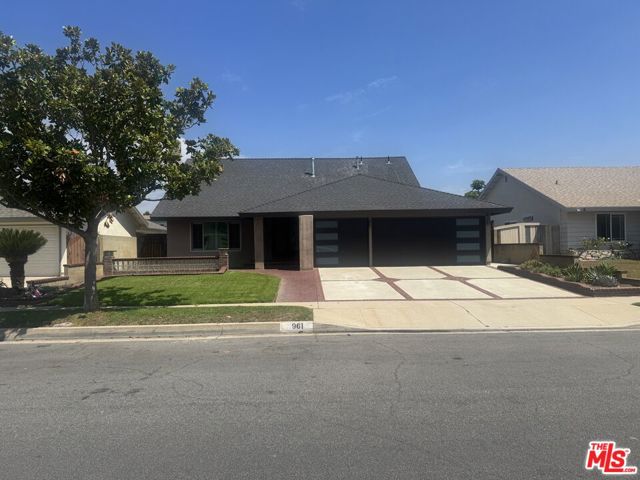 Property photo of 961 Oakhorne DR