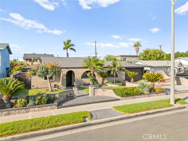 Property photo of 1915 W Clearbrook
