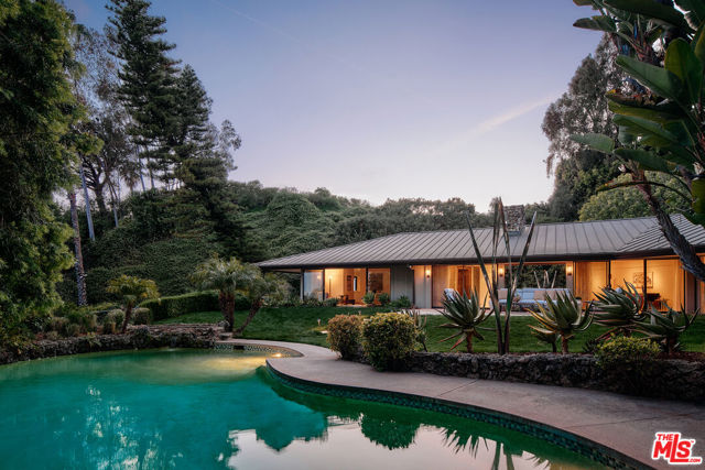 Property photo of 1117 N Beverly DR