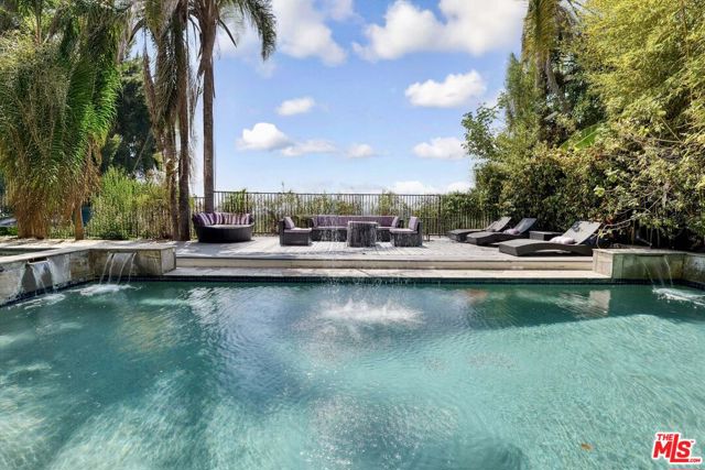 Property photo of 7218 Mulholland DR