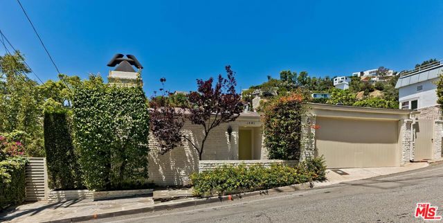 Property photo of 1591 Sunset Plaza DR