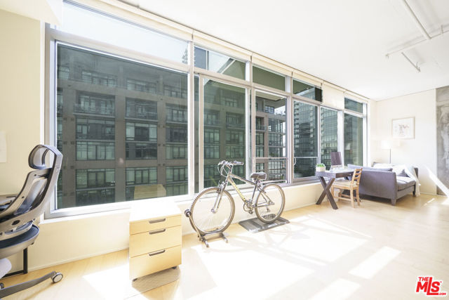 Property photo of 1100 S Hope ST