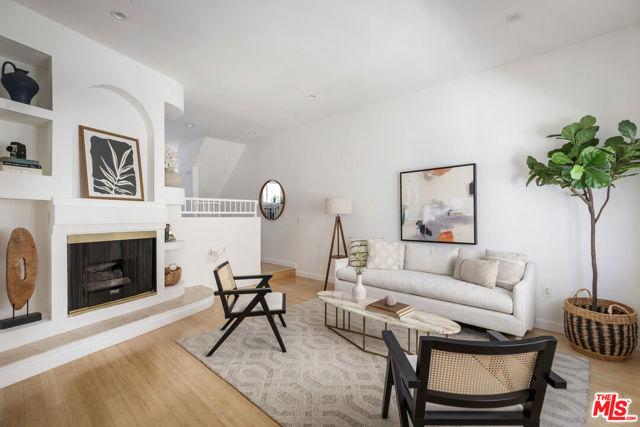 Photo of 11536 Burbank Bl