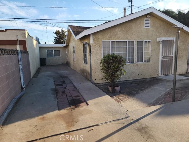 Property photo of 328 E 55th