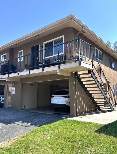 Property photo of 989 W Sierra Madre AV
