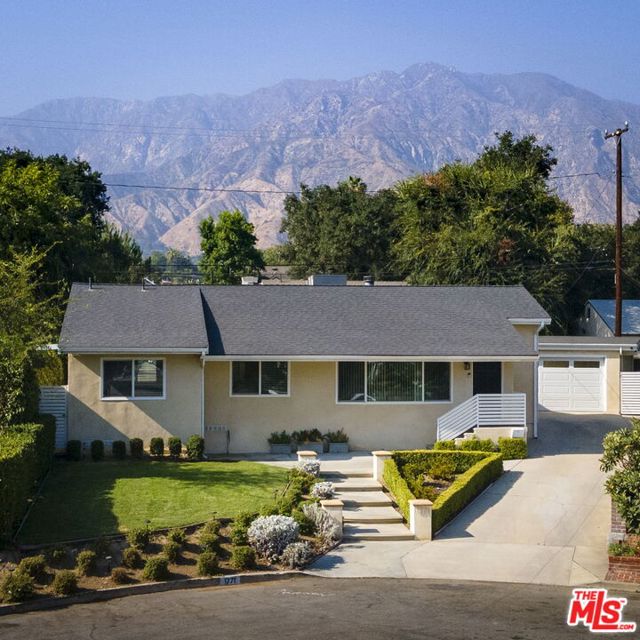 Property photo of 1771 E Crary ST