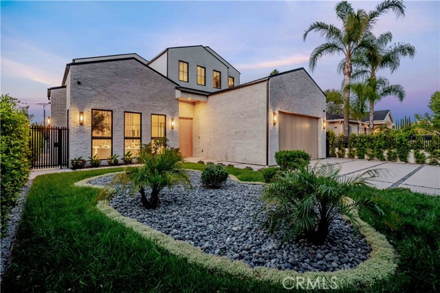 Property photo of 16711 Moorpark ST