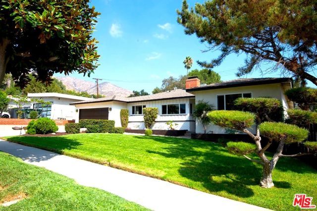Property photo of 960 Crestview DR