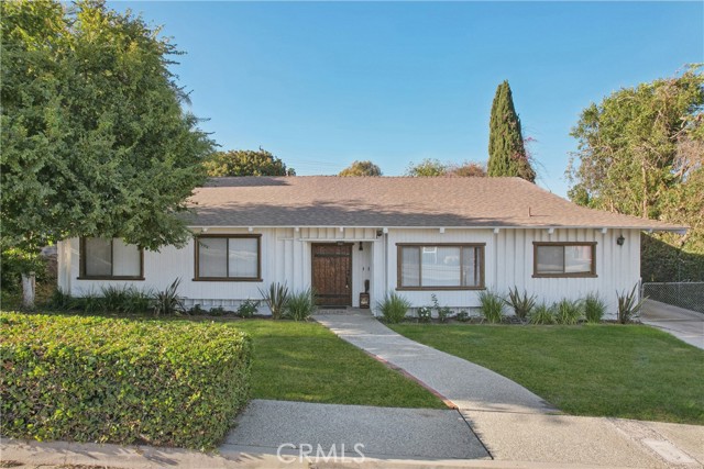 Property photo of 9 Moccasin LN