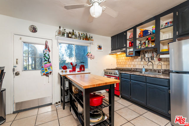 Property photo of 1556 Rollins DR