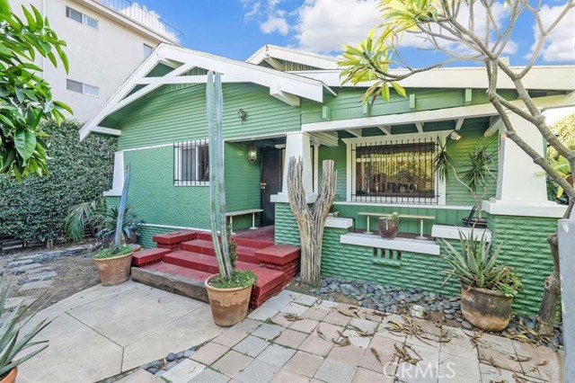 Property photo of 1253 N Orange Grove AV