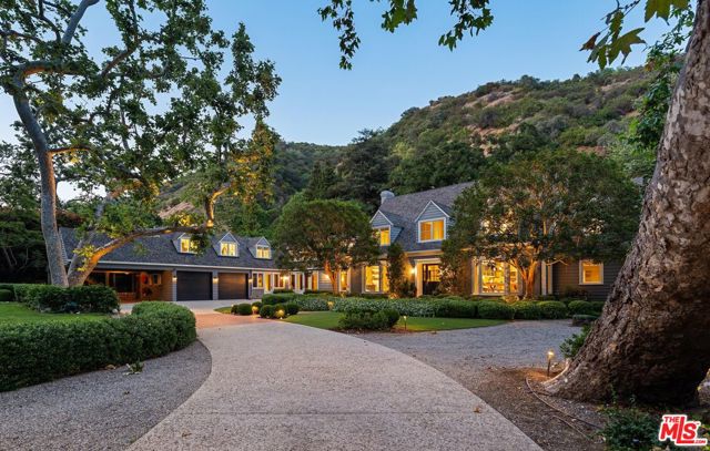 Property photo of 2600 Mandeville Canyon RD
