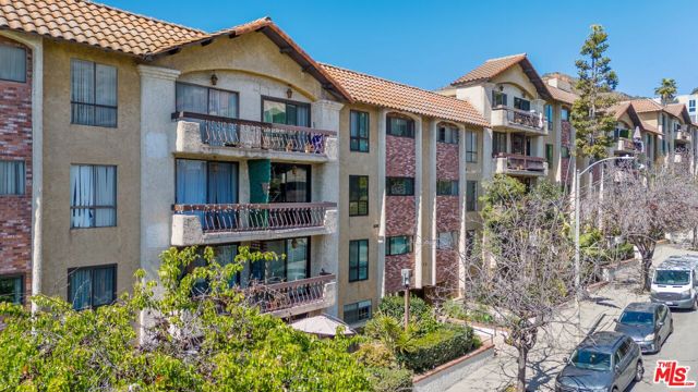 Property photo of 1735 N Fuller AV