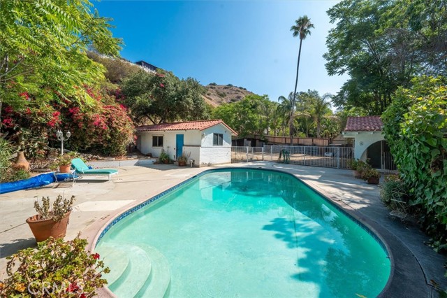 Property photo of 9953 La Tuna Canyon RD