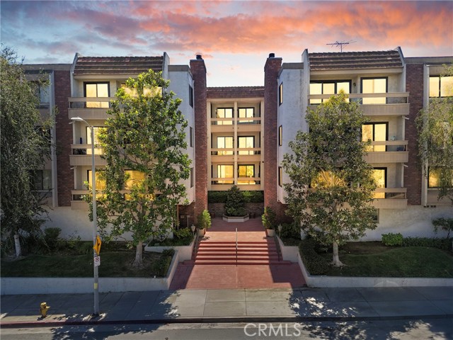 Property photo of 17140 Burbank BL