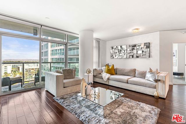 Property photo of 13650 Marina Pointe DR