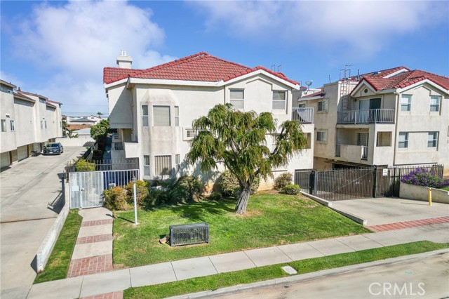 Property photo of 1213 W 168th ST